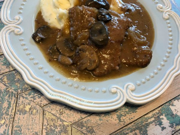 Slow Cooker Cube Steak And Gravy - Maria's Mixing Bowl