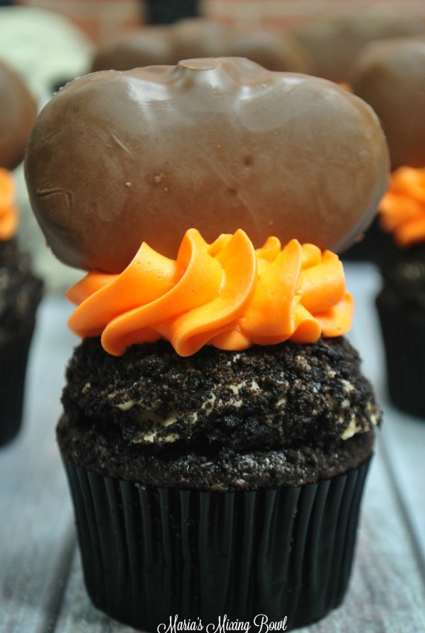 Reese’s Pumpkin Cupcakes
