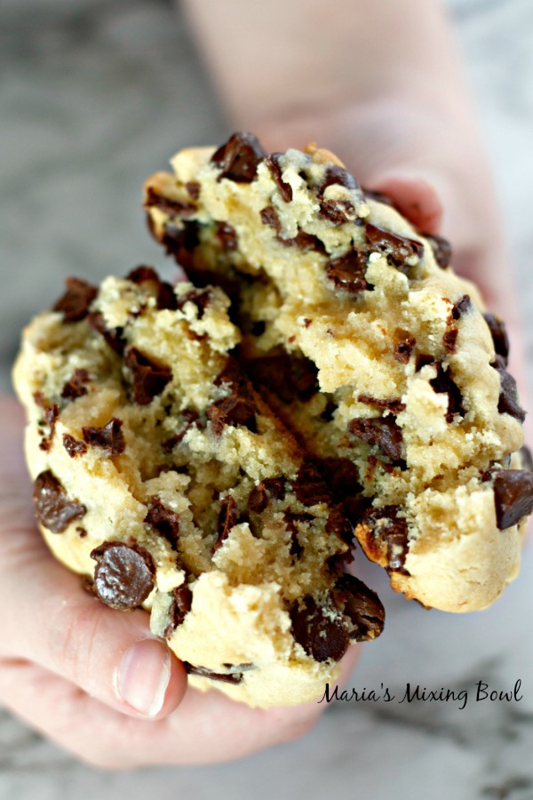 The best Giant Chocolate Chip Cookies