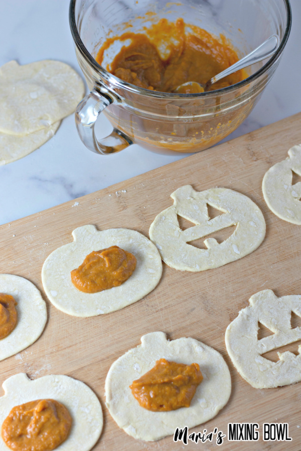 filling hand pies with pumpkin