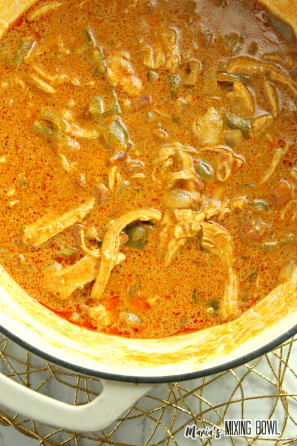 Cihicken fajita soup in a white pot