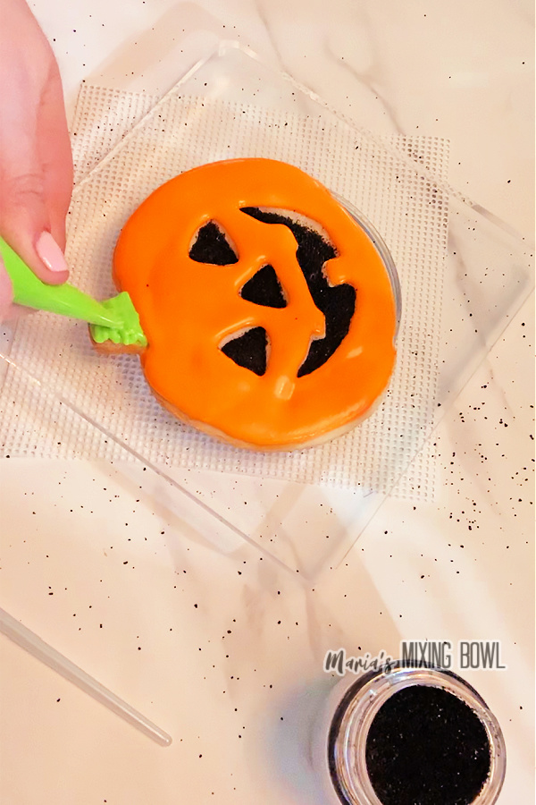 Decorating stem o fpumpkin cookie