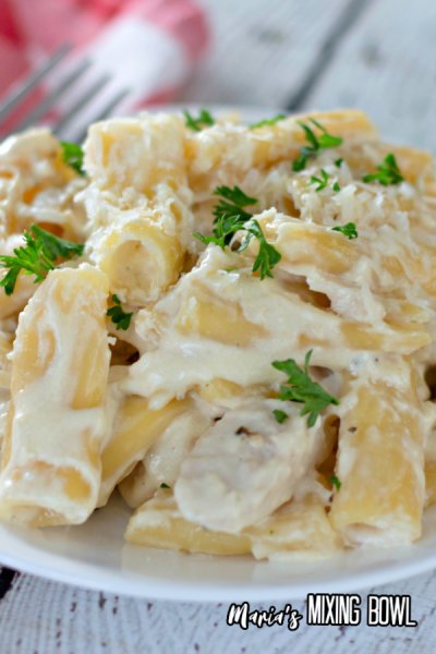 Slow Cooker Rigatoni Chicken Alfredo - Maria's Mixing Bowl