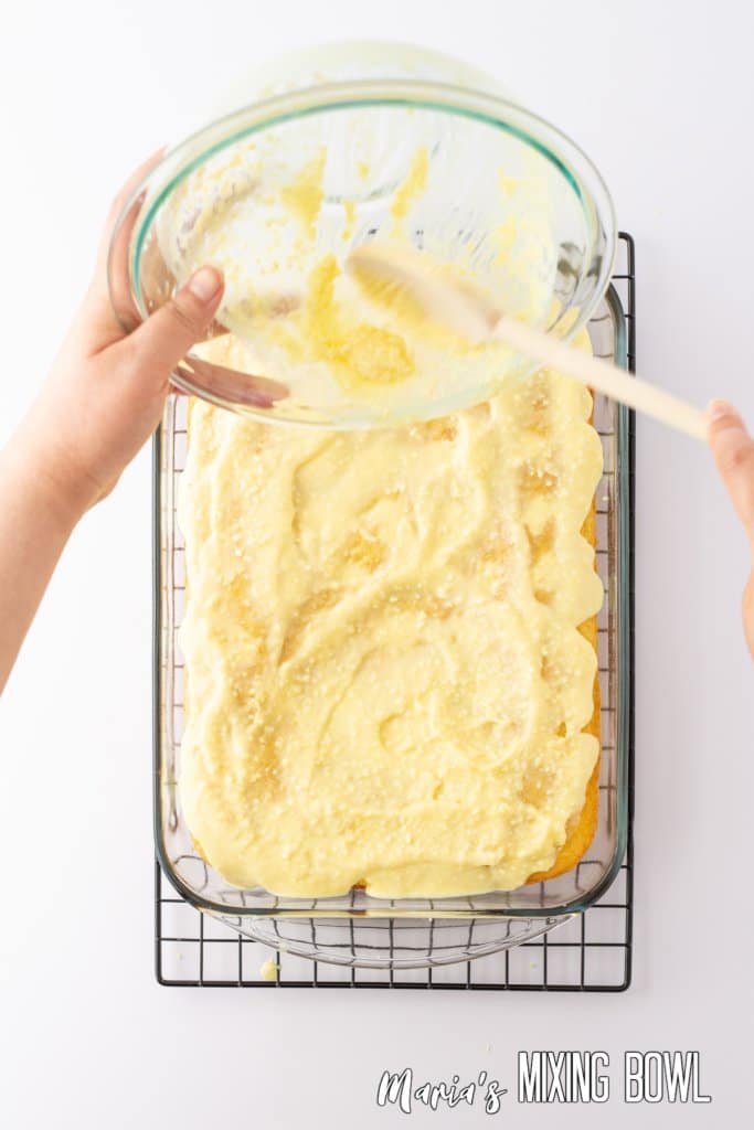 layer of pudding spread on a dessert in a glass baking dish