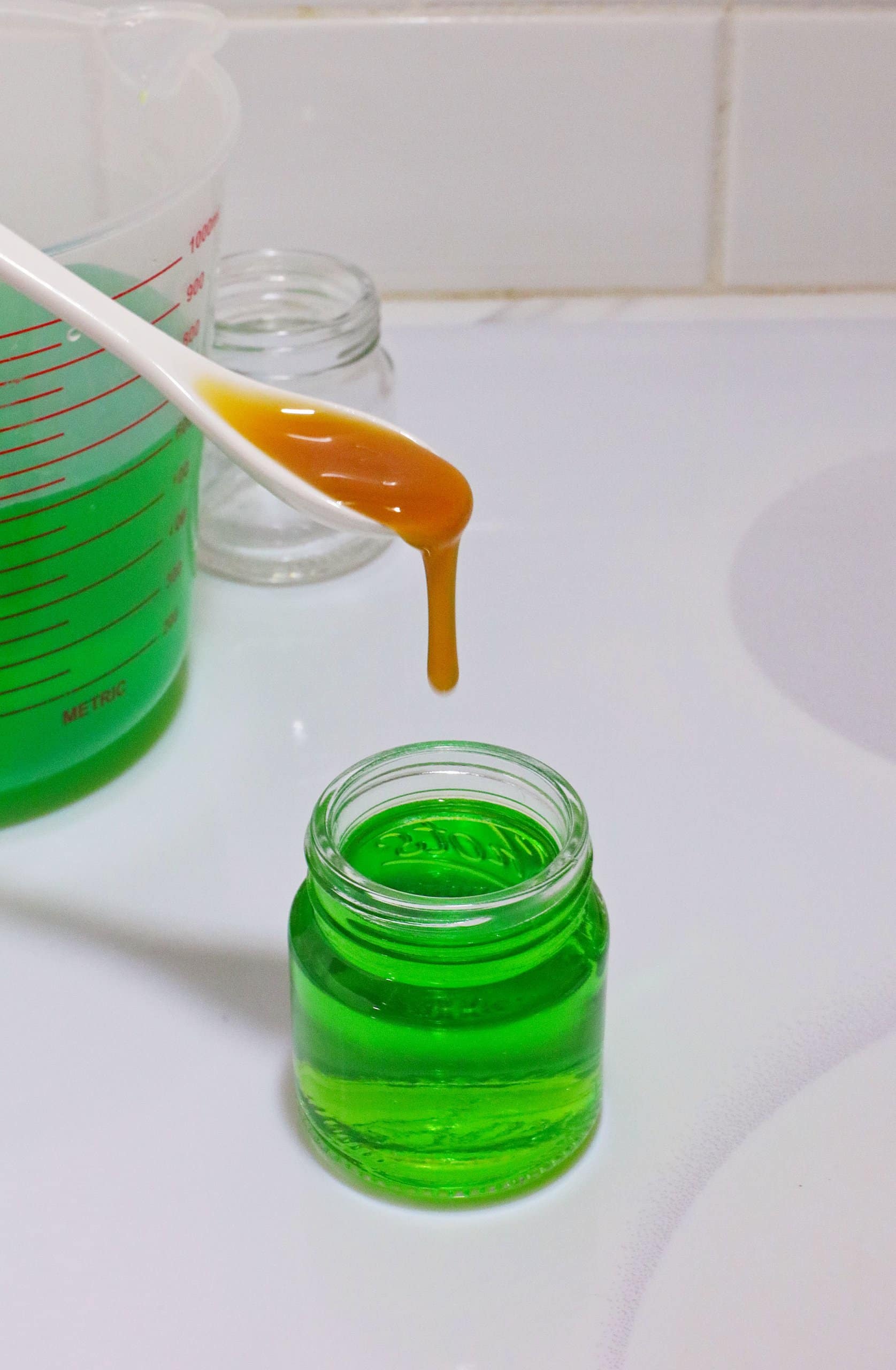 caramel being poured over apple gelatin