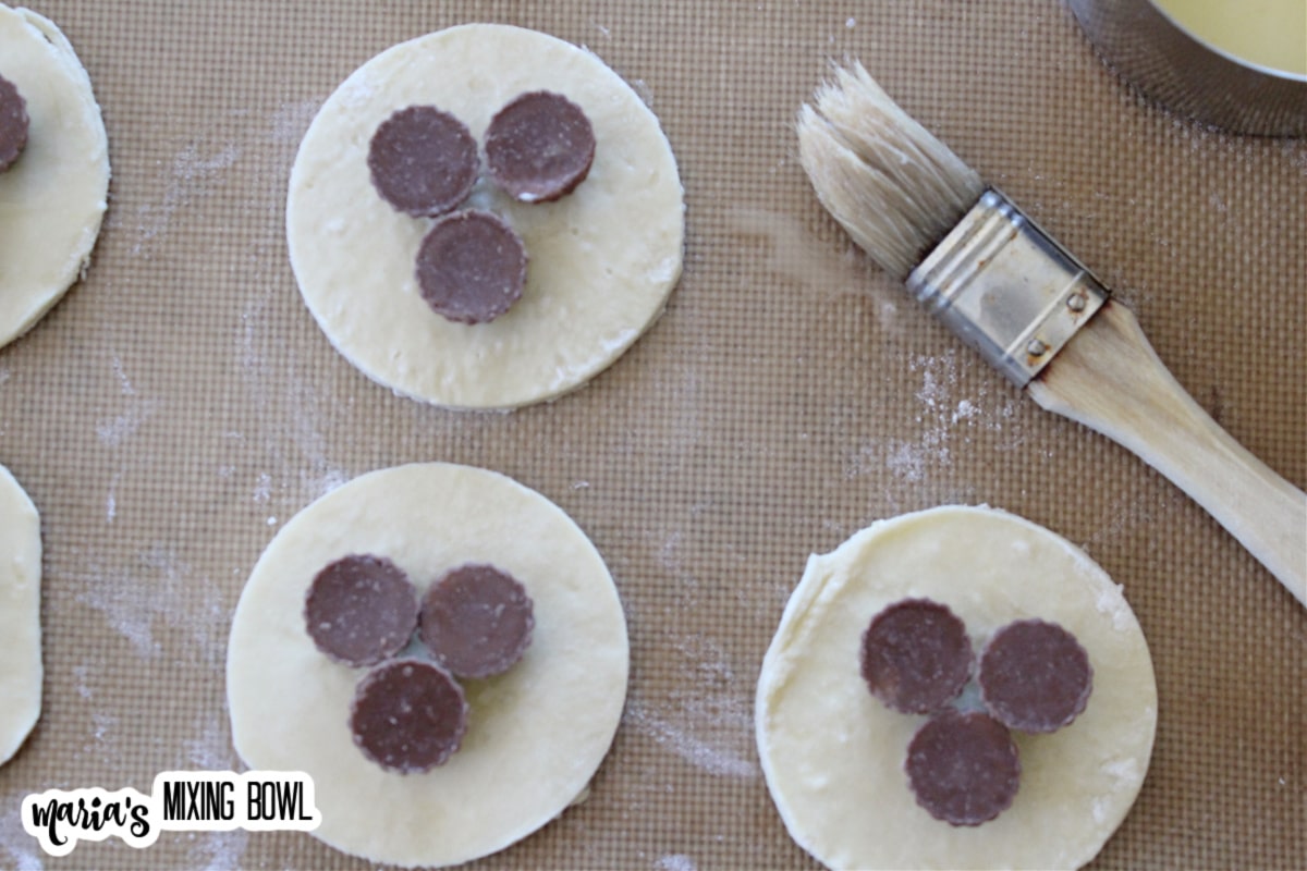 there mini peanut butter cups onto of puff pastry cut out