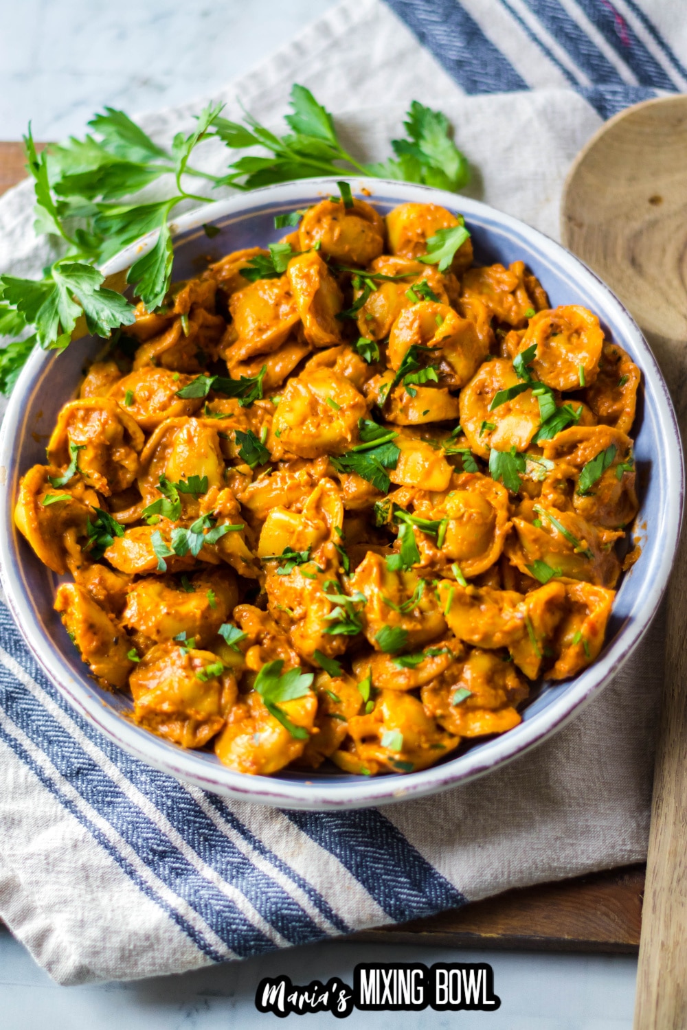 roasted red pepper tortellini in a blue and white bowl