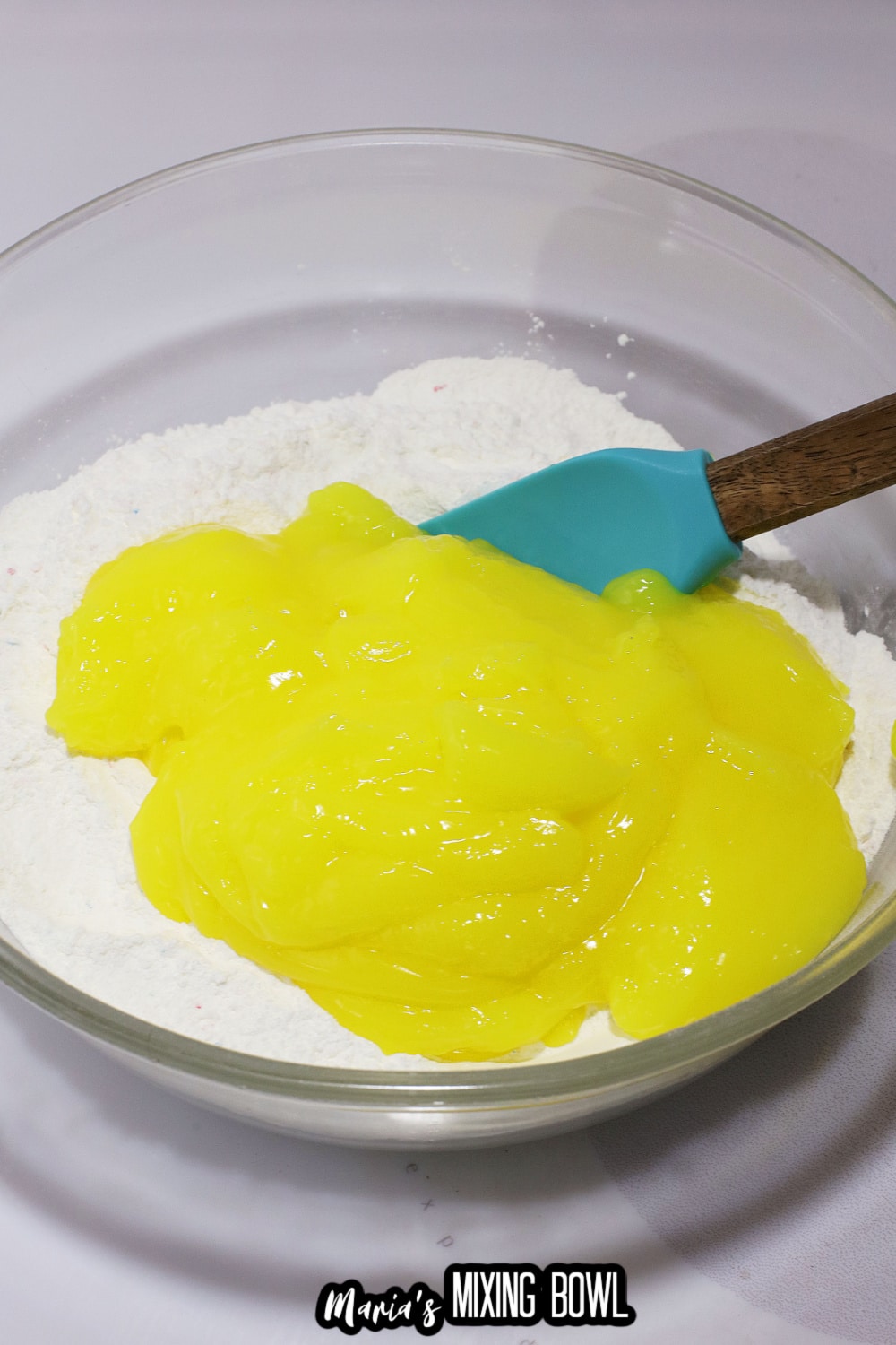 lemon pie filling and cake mix being stirred together