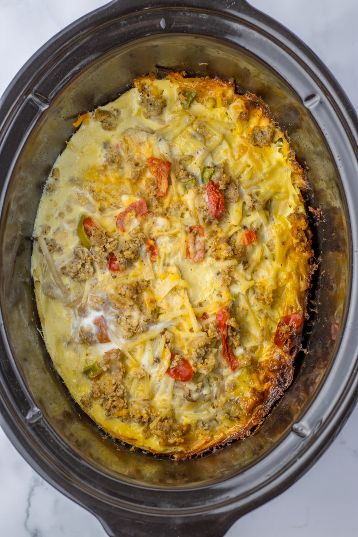 slow cooker full of cooked breakfast casserole.