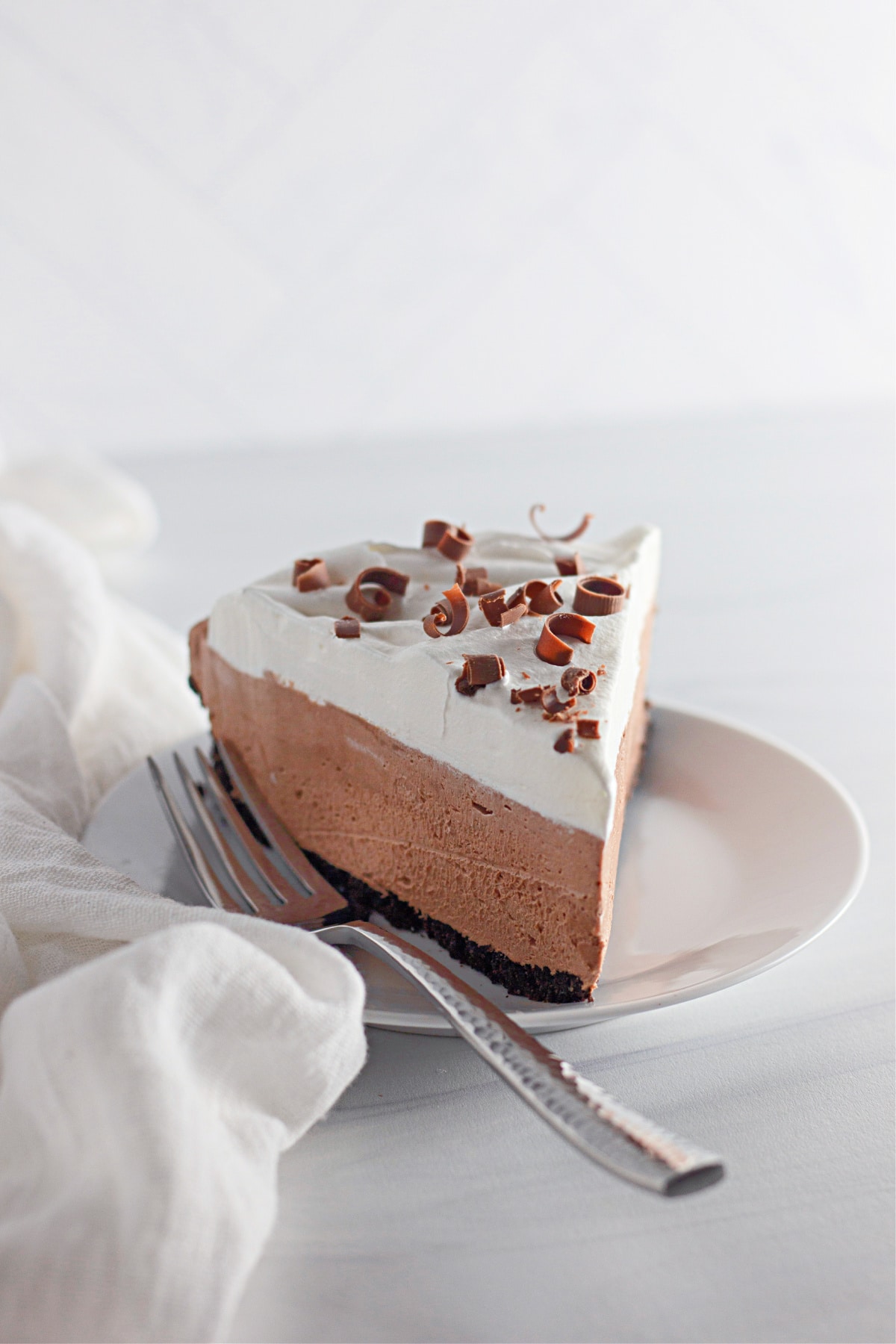 slice of no bake chocolate cheesecake on a plate.