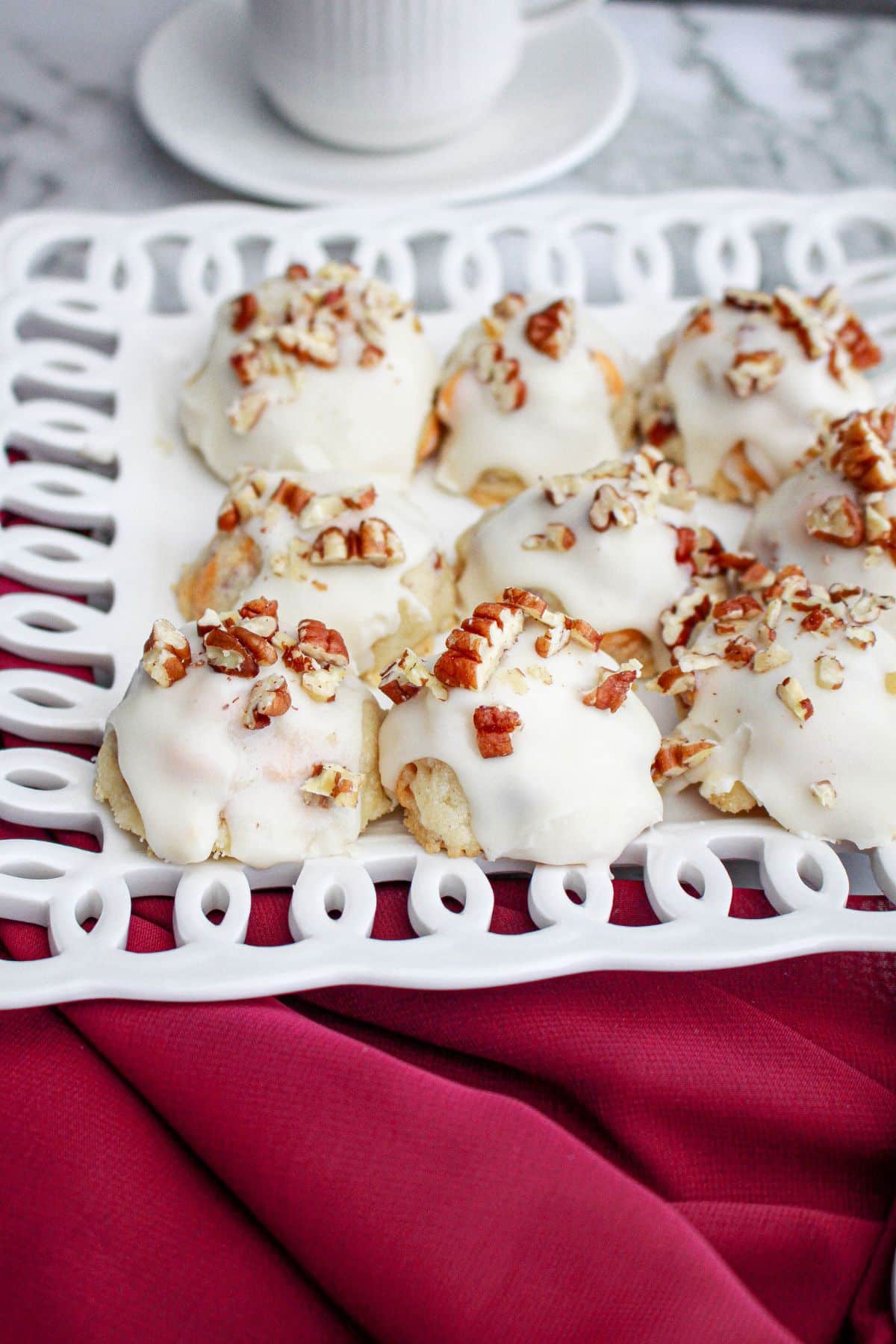 nine butternut cookies on a platter.