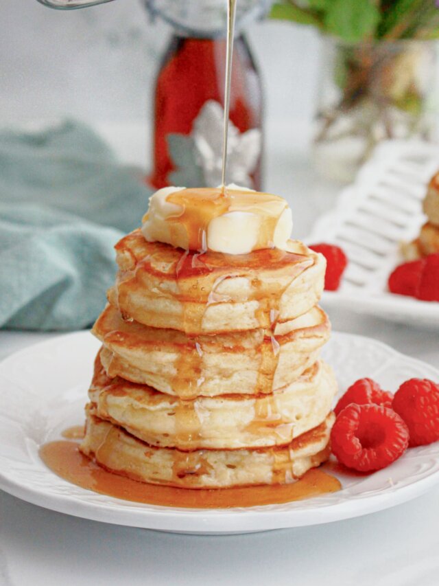 EASY FLUFFY PANCAKES