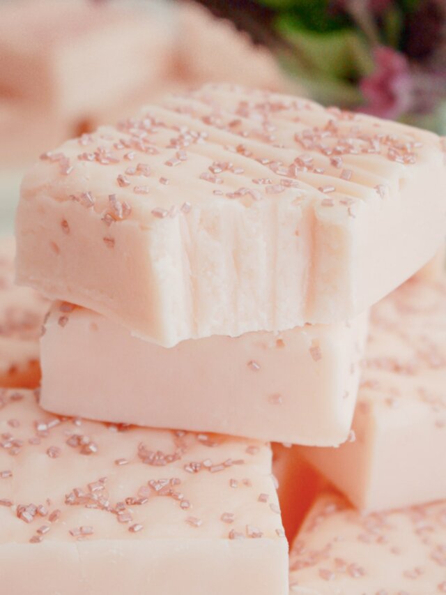 WHITE CHOCOLATE RASPBERRY FUDGE