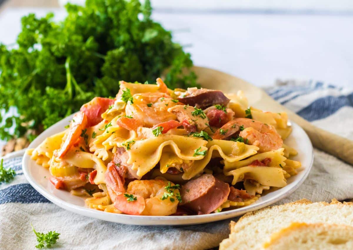 Plate full of slow cooker jambalaya pasta.