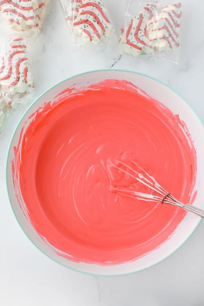 Pudding be mixed in a bowl.