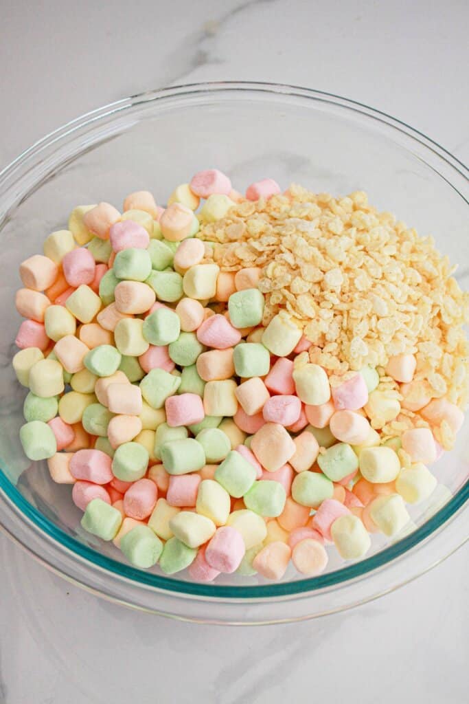 Mini marshmallows and Rice Krispies in a glass bowl.