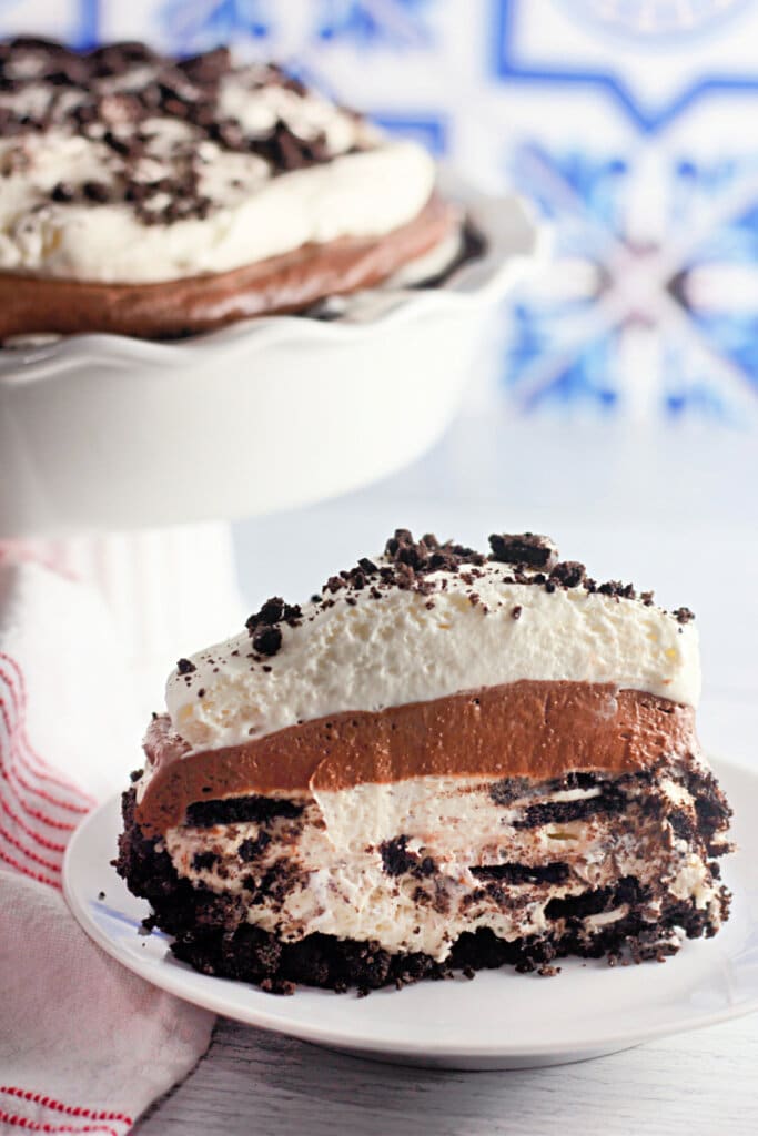 Slice of no bake oreo pie on a plate.