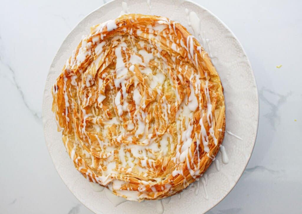 Lemon crinkle cake on a serving plate