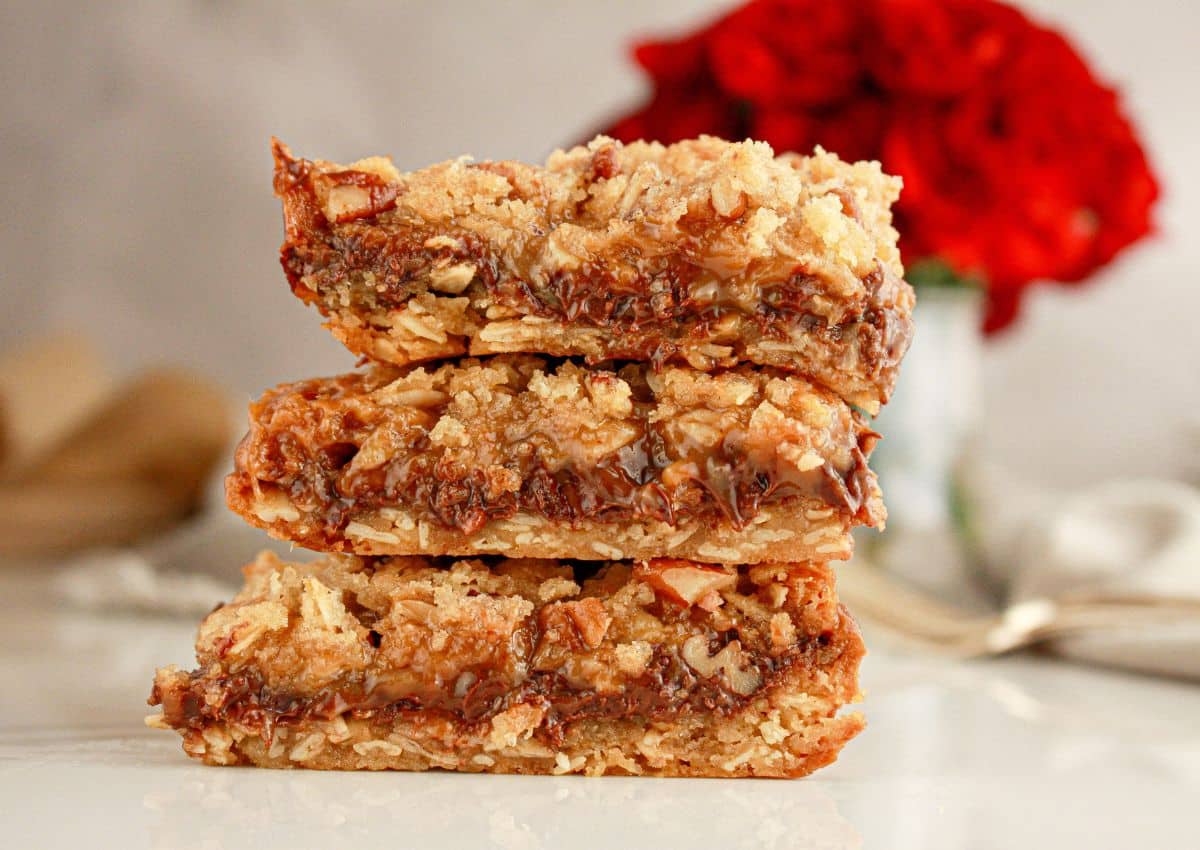 Carmelita bars on a small plate.