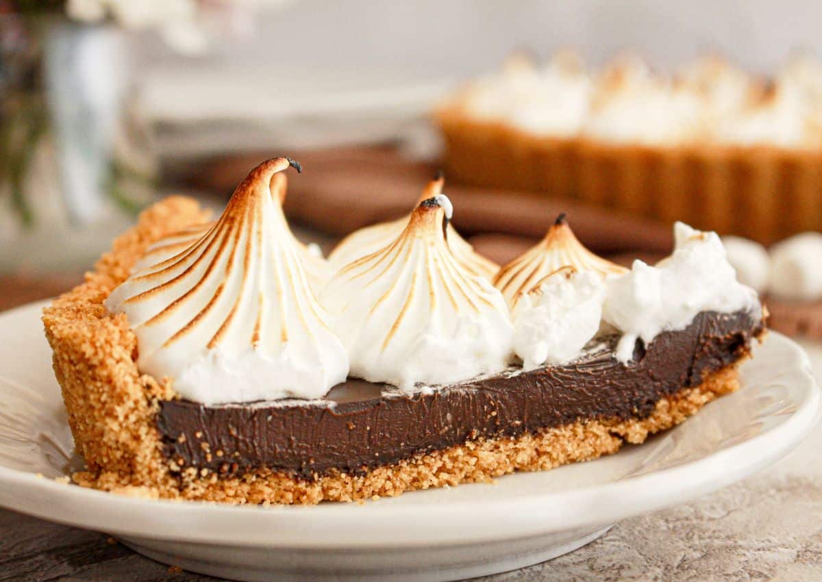 Slice of smores tart on a plate.
