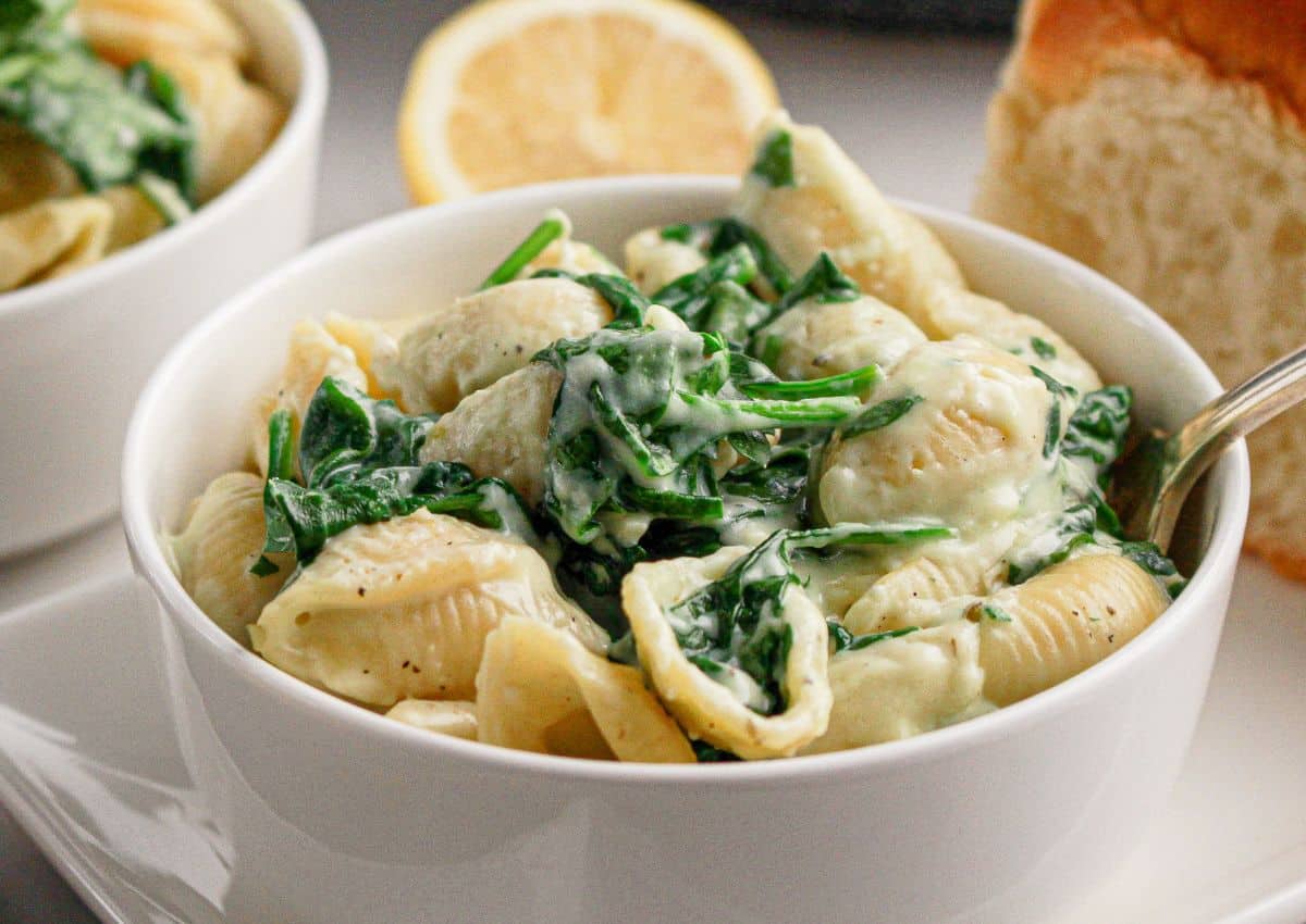 Bowl full of creamy spinach pasta.