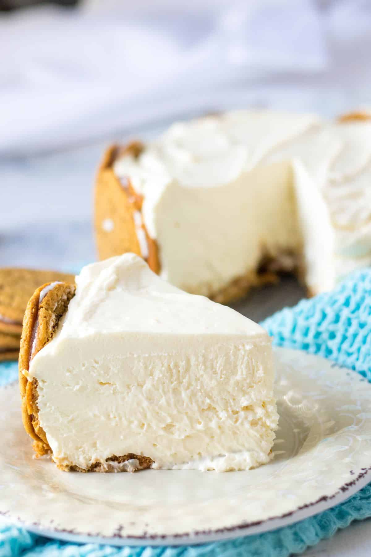 Slice of oatmeal cheesecake on a plate.