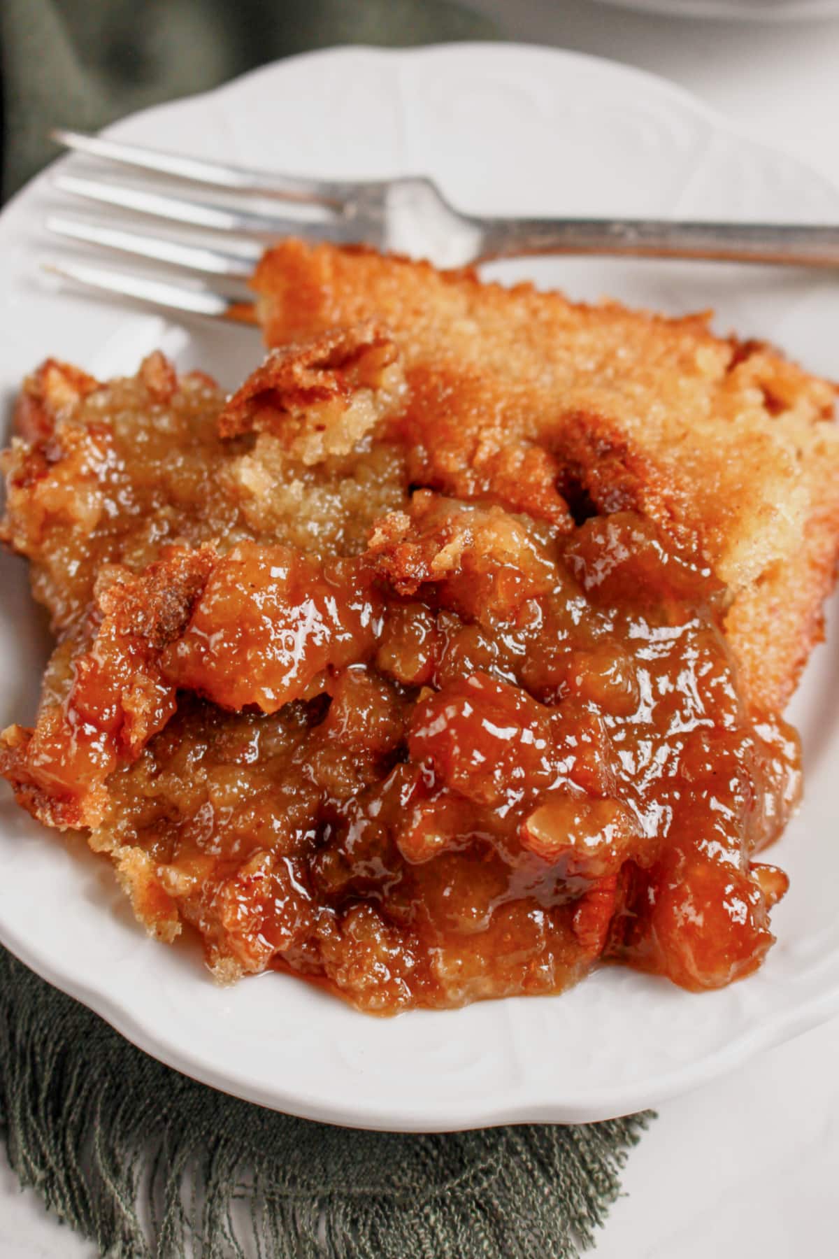 Serving of pecan pie cobbler on a plate.