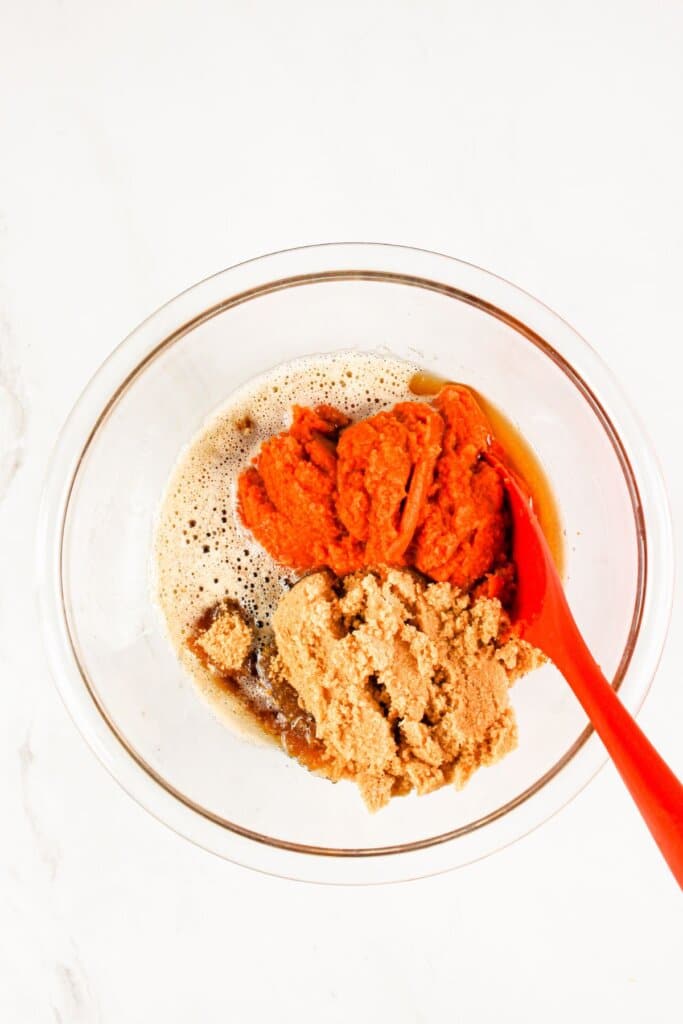 Pumpkin and brown sugar in a glass bowl.