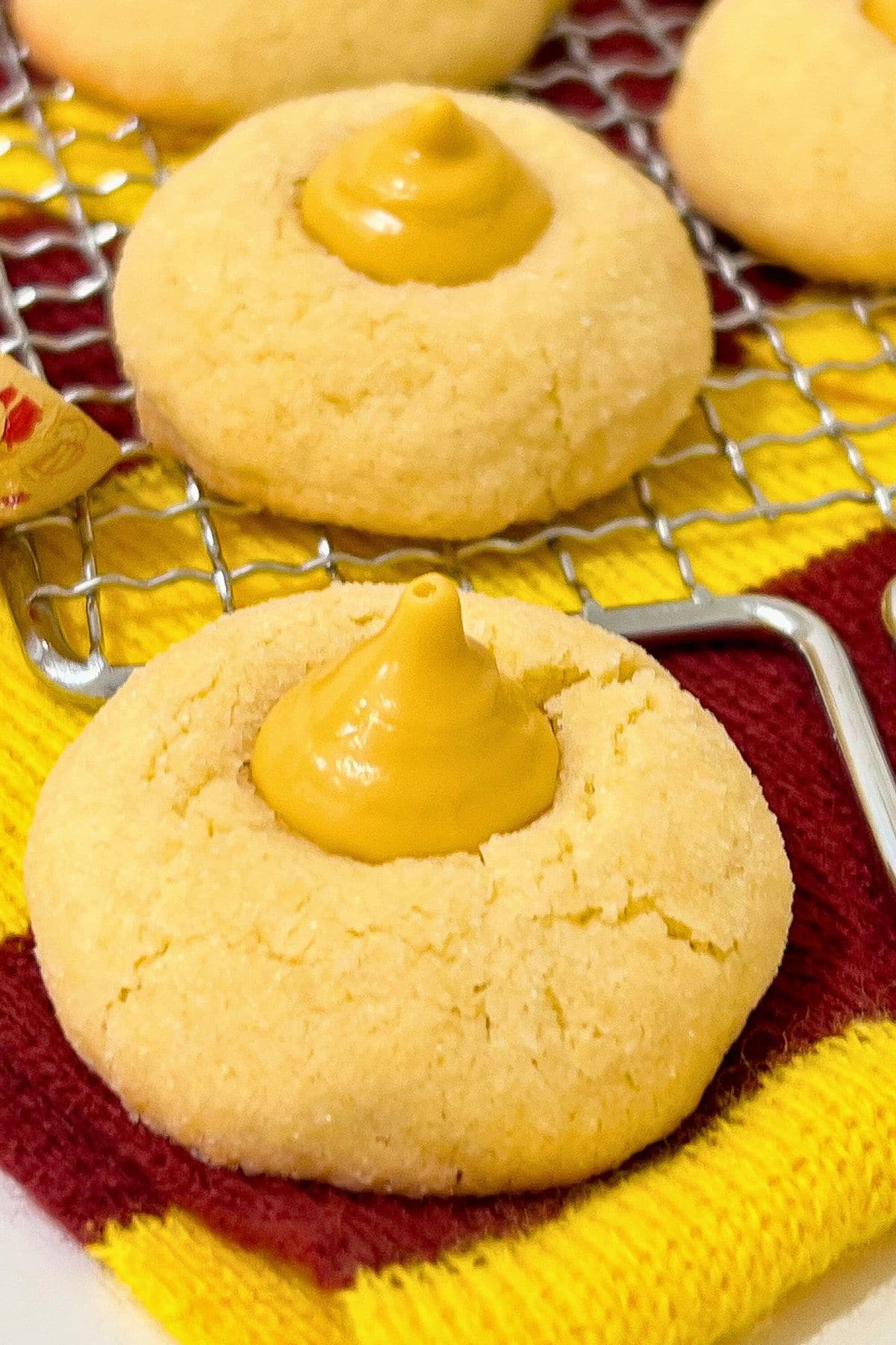 Butterbeer blossom cookies on a cooling rack.