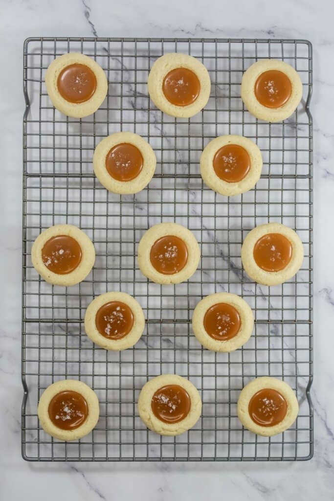 Cookies cooling on a wire rack.