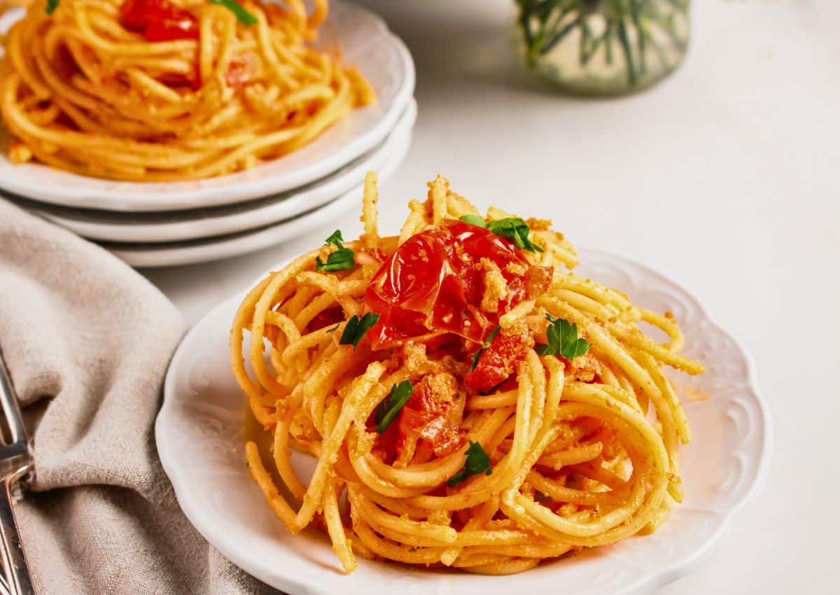 Plate of boursin tomato pasta.