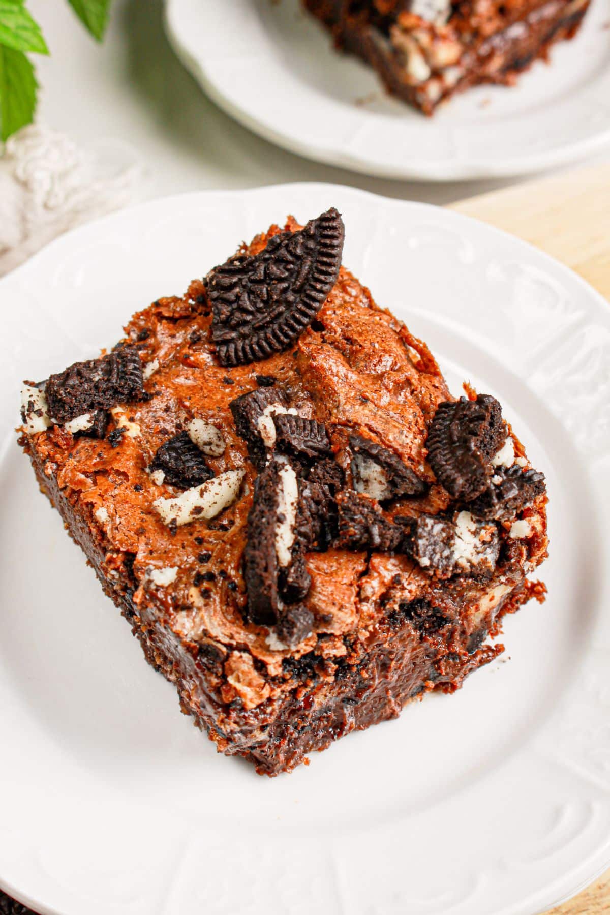 Oreo brownie on a small plate.