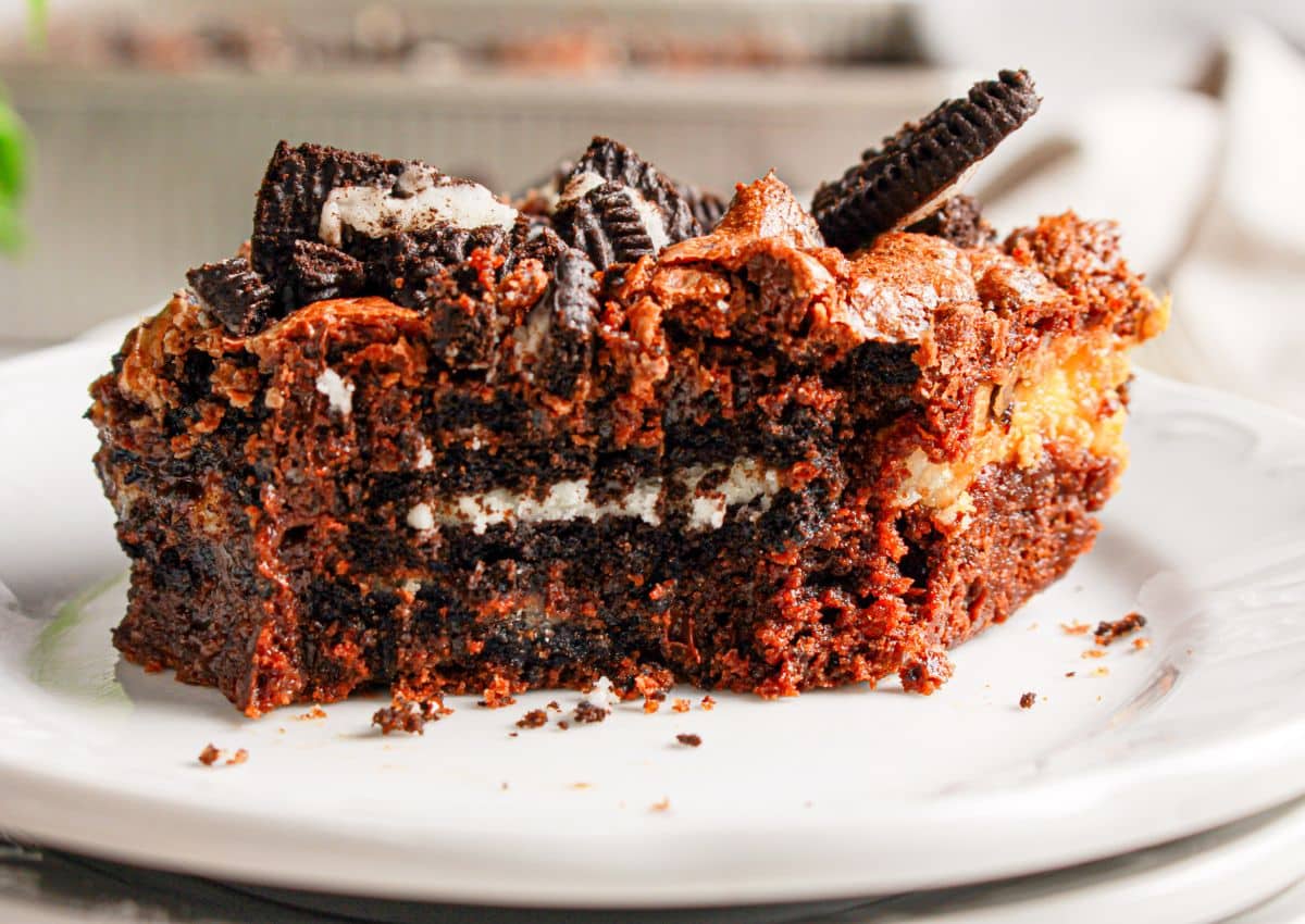 Oreo brownie on a small plate.